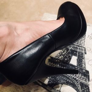Madden Girl Round Toe Black Leather Pumps SZ 7